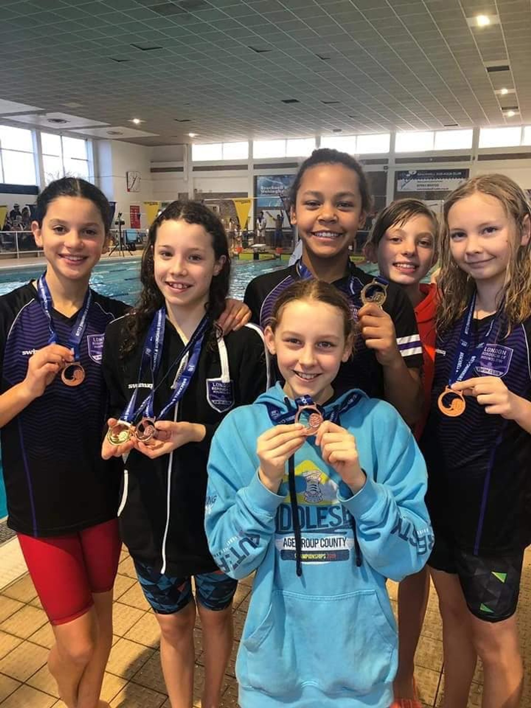 A group of LBHSC swimmers showing their gala medals