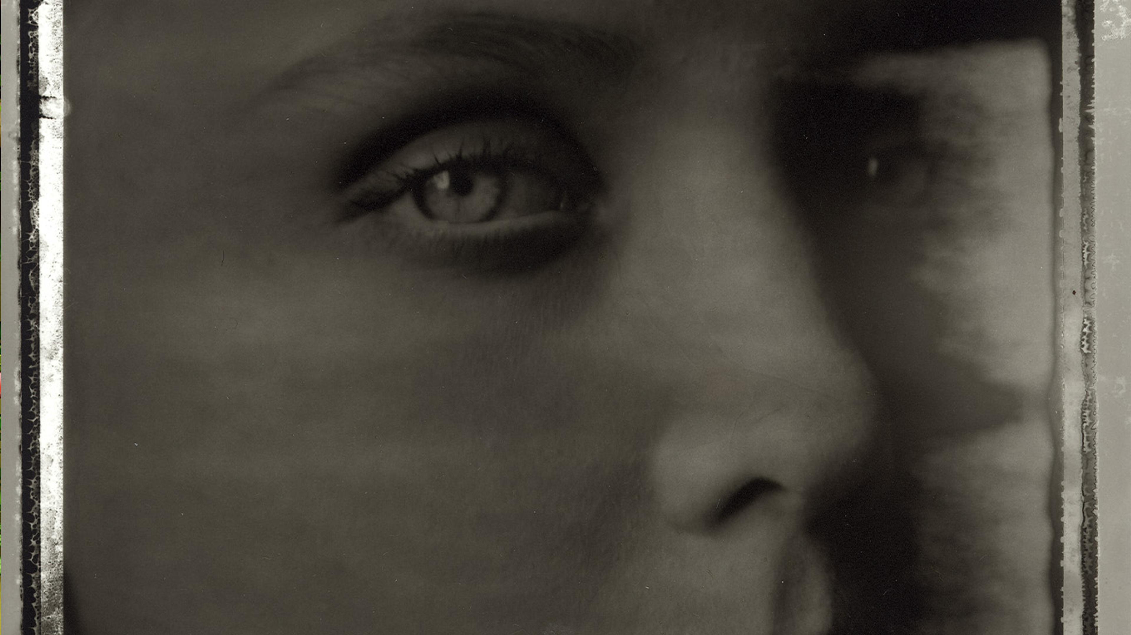 Sarah Moon. Julie Stouvenel, 1989 - The Red Thread