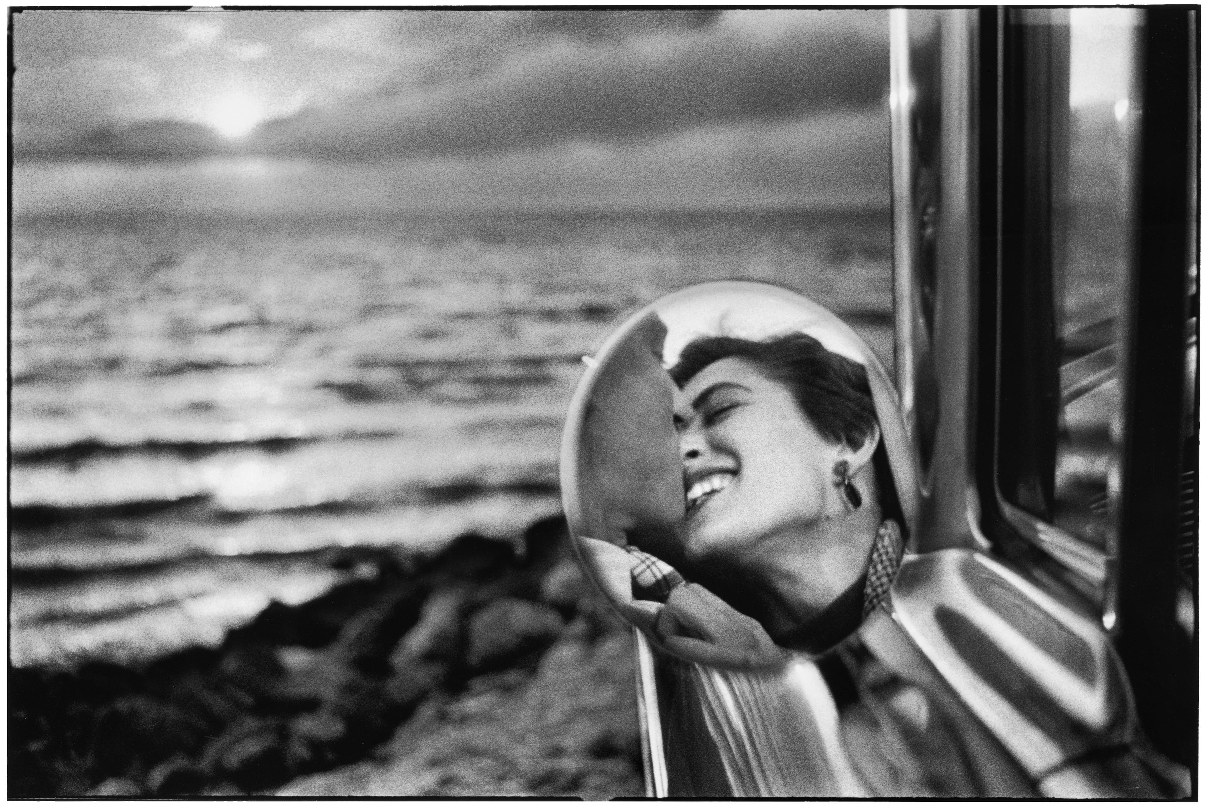 California, USA, 1955 ©️ Elliott Erwitt / MAGNUM PHOTOS