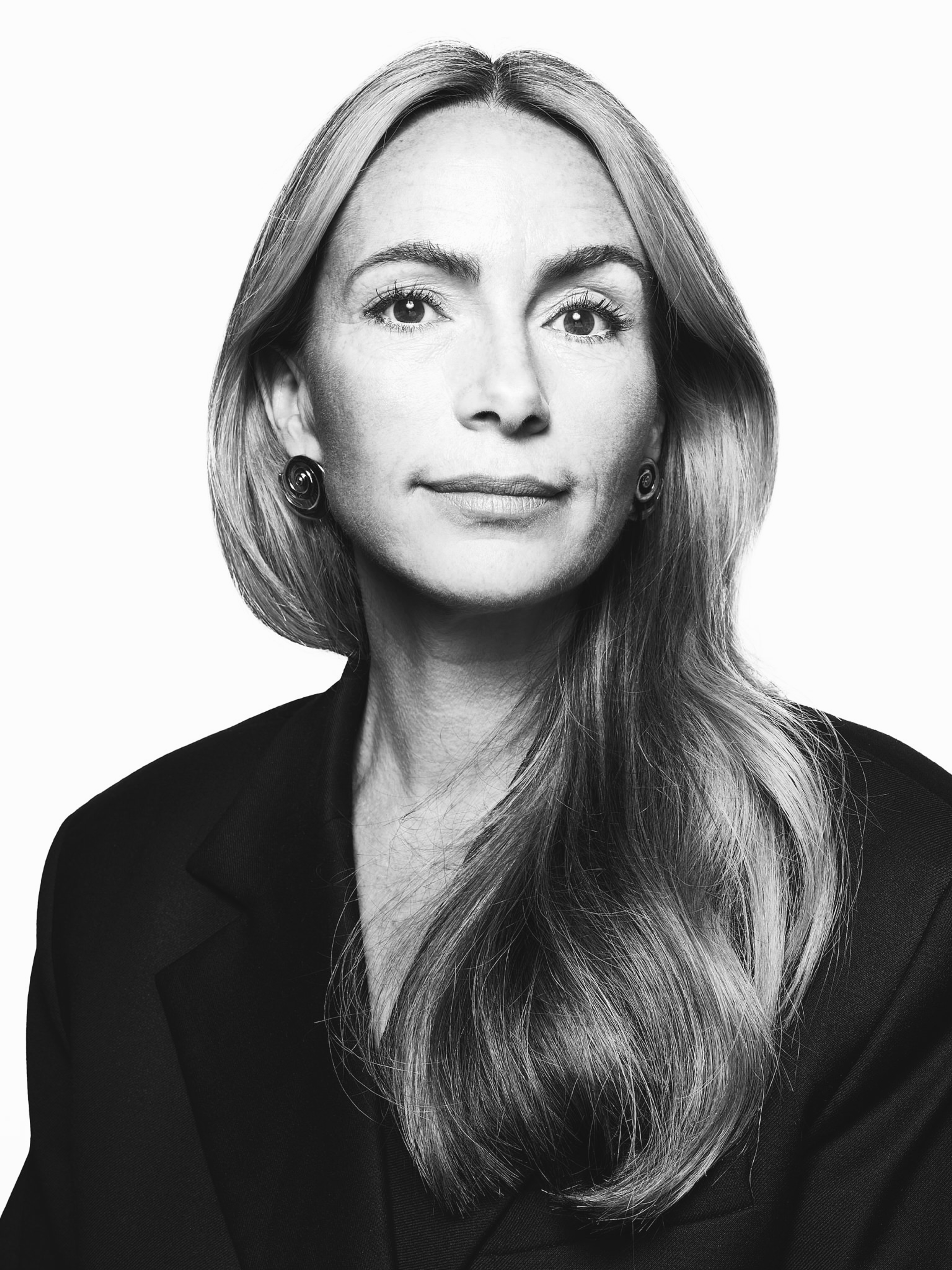 Black and white portrait of Elin Frendberg, Fotografiska Stockholm Executive Director.