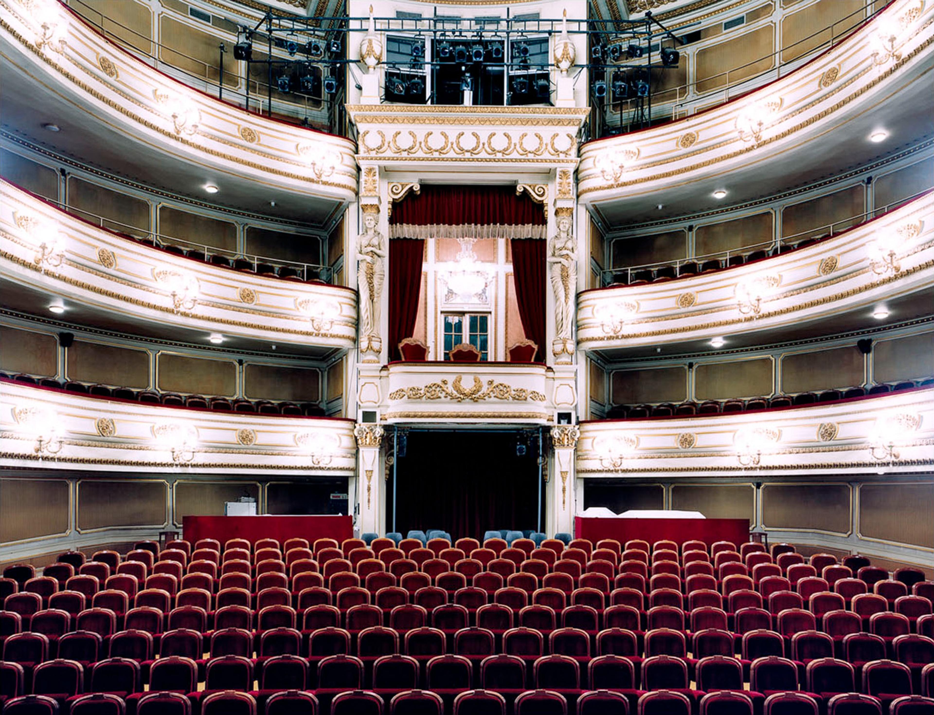 Teatro Nacional D. Maria II Lisboa I 2005 © Candida Höfer/VG Bild-Kunst, Bonn 2026