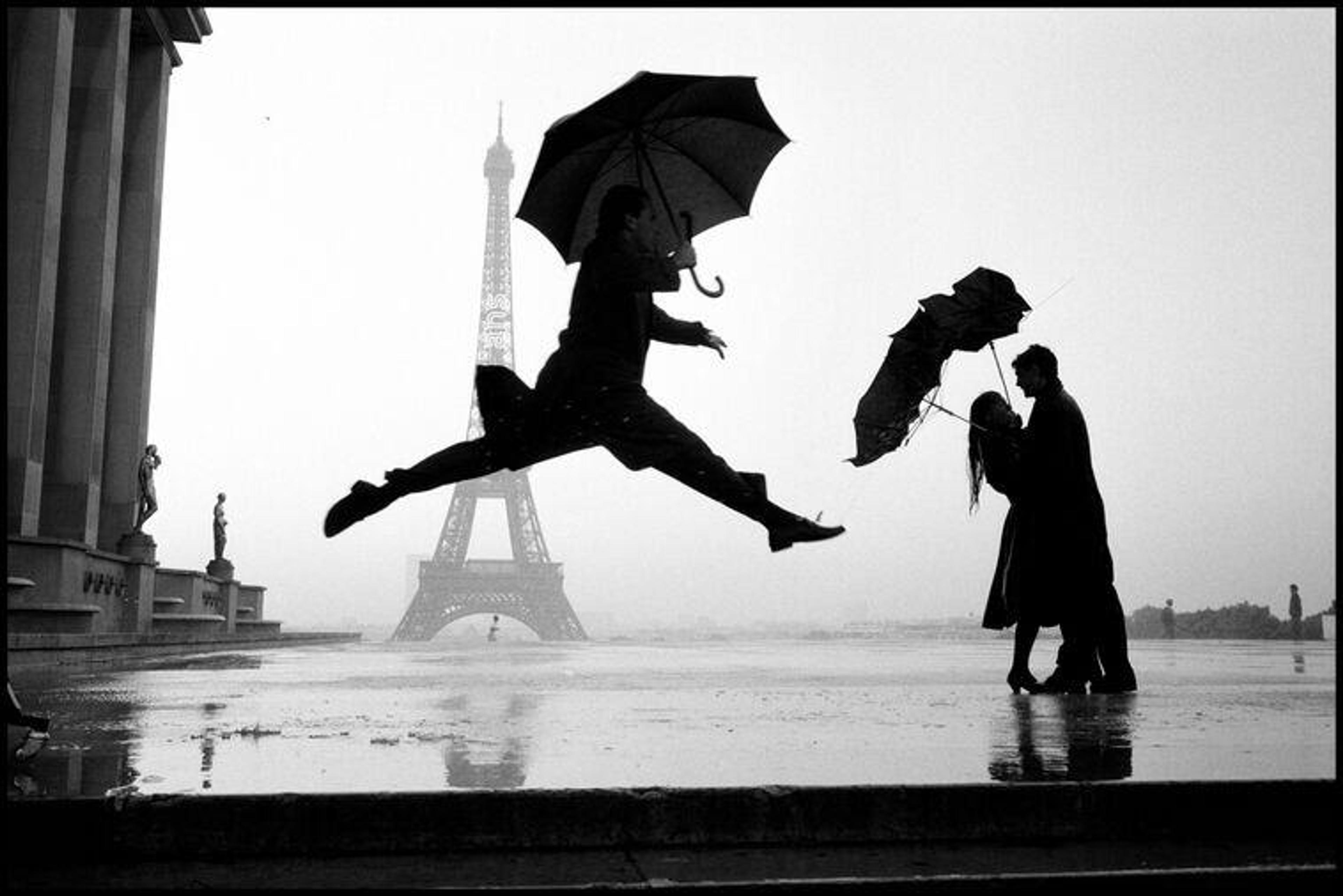 France, Paris, 1989. Eiffel Tower 100th anniversary © Elliott Erwitt / MAGNUM PHOTOS