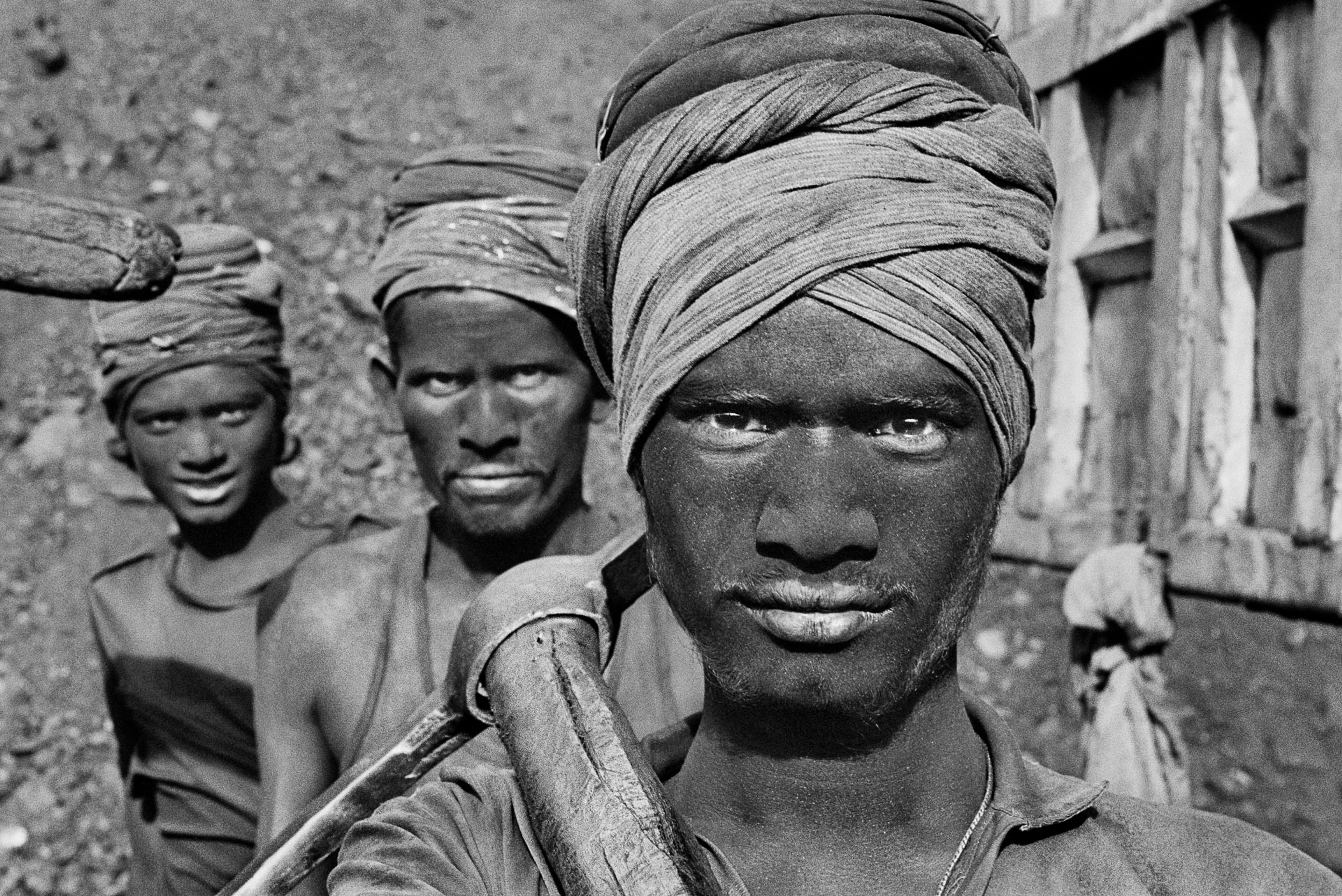 Workers emerging from a coal mine. Dhanbad, Bihar State, India, Workers, 1989 ©Sebastião Salgado