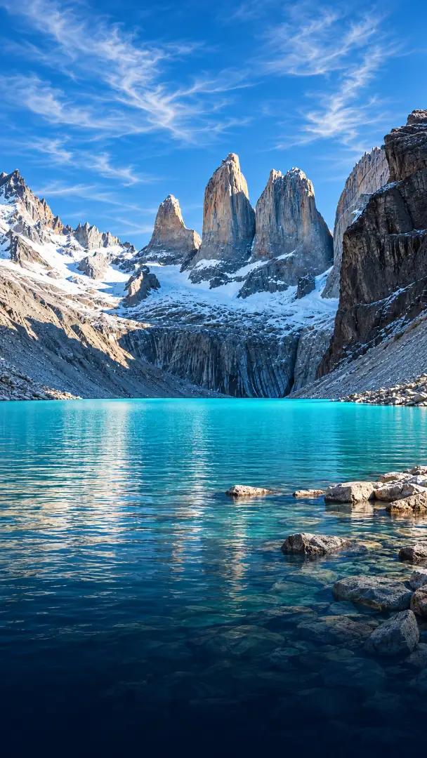 Full Day Trekking Base Torres del Paine desde Puerto Natales
