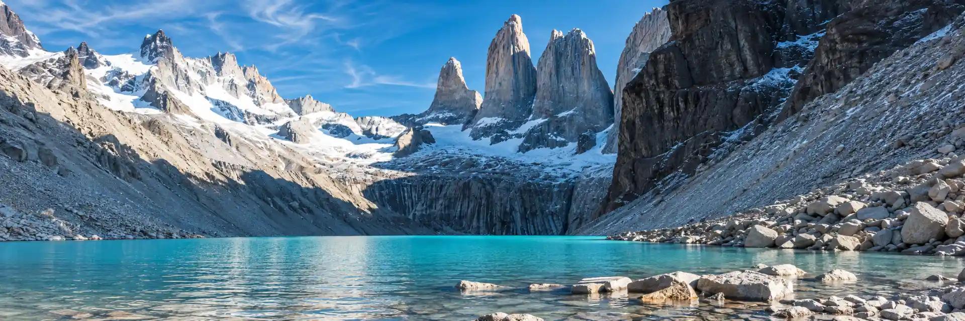 Full Day Trekking Base Torres del Paine desde Puerto Natales