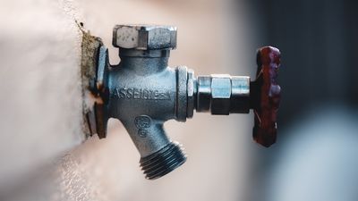 How to Find a Trustworthy Emergency Plumber: Complete Vetting Guide for Homeowners