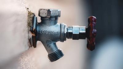 How to Handle Common Plumbing Emergencies: A Step-by-Step Guide