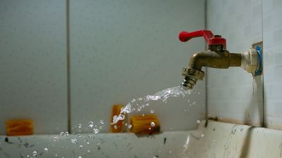 How to Handle Common Plumbing Emergencies: A DIY Guide