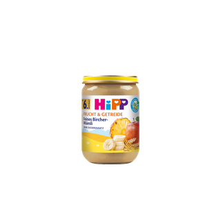 HiPP Frucht & Getreide Feines Bircher-Müesli Bio-Babygläschen ab 6. Monat vor schwarzem Hintergrund