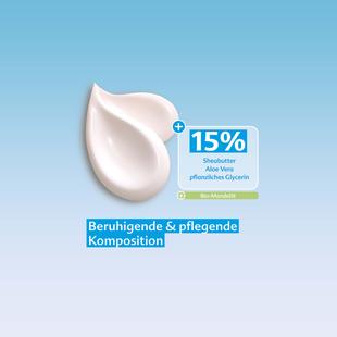 Cremetropfen auf blauem Hintergrund mit Text: „15 % Sheabutter, Aloe Vera, pflanzliches Glycerin + Bio-Mandelöl – beruhigende & pflegende Komposition“