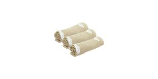 3 beige, gerollte Baby-Tücher aus 100 % Bio-Baumwolle (50x50 cm) mit eingewebtem Sonnenmotiv, nebeneinander liegend