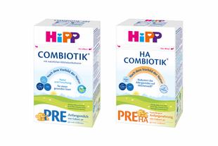 Verpackungen von HiPP PRE BIO COMBIOTIK® und HiPP PRE HA COMBIOTIK® Anfangsnahrung nebeneinander vor weißem Hintergrund.