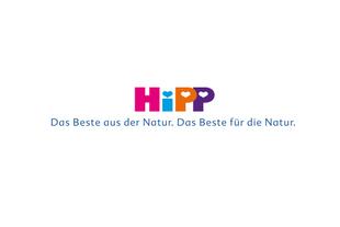Ein Logo mit den Buchstaben "Hipp" in verschiedenen Farben, begleitet von dem deutschen Text "Das Beste aus der Natur. Das Beste für die Natur".