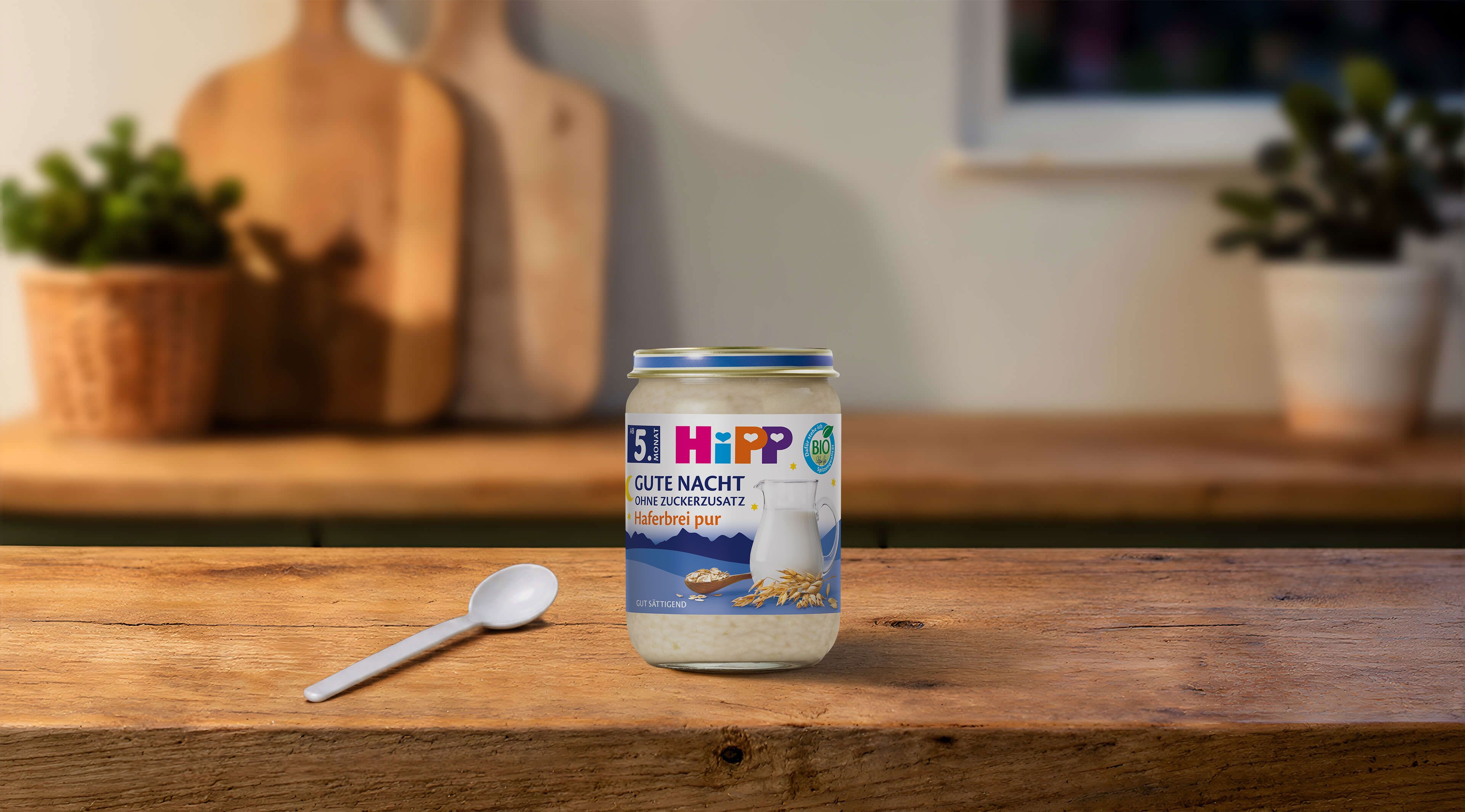 HiPP Gute Nacht Haferbrei pur Bio-Gläschen mit Milchkrug und Haferähren auf blauem Abendhimmel-Etikett