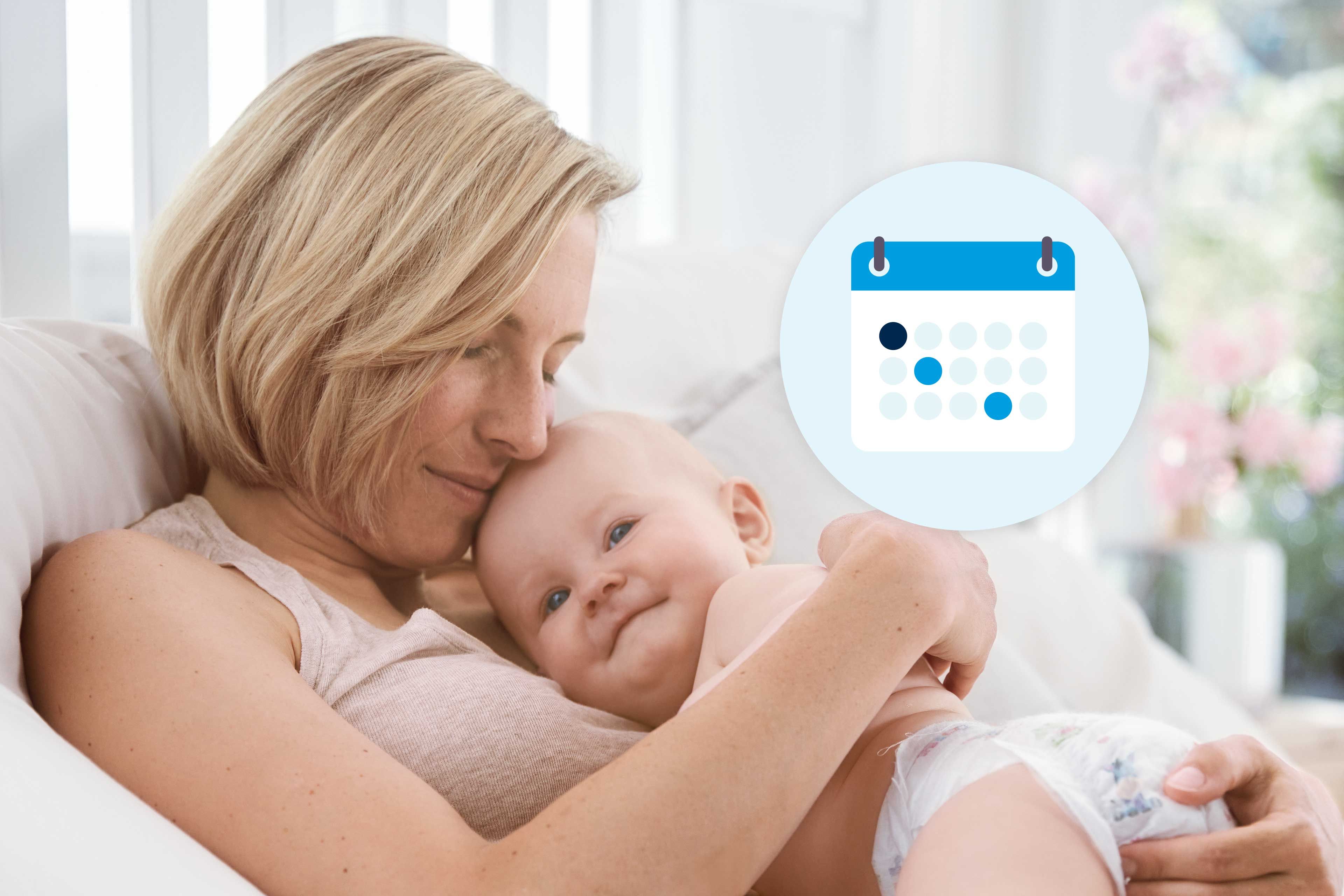 Frau sitzt auf Sofa und hält Baby im Arm, daneben schwebt ein Kalender-Icon mit markierten Terminen