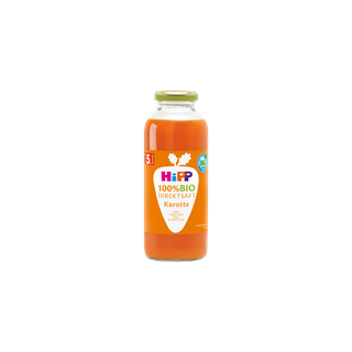 Flasche HiPP 100% Bio Direktsaft Karotte für Babys ab dem 5. Monat auf weißem Hintergrund