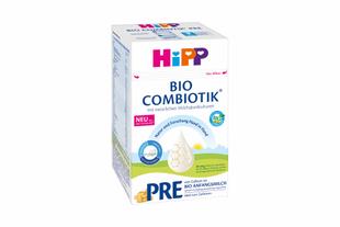 Packung HiPP BIO COMBIOTIK® Pre Anfangsmilch mit Bio-Siegel und Hinweis auf natürliche Milchsäurekulturen vor weißem Hintergrund.