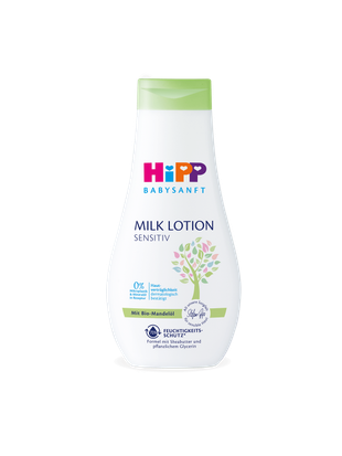 HiPP Babysanft Milk Lotion Sensitiv Flasche mit Bio-Mandelöl und Sheabutter auf schwarzem Hintergrund.