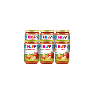 Sechserpack HiPP Pasta Bambini Gemüse-Lasagne im 220g-Glas auf schwarzem Hintergrund