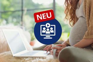 Eine Frau, die einen Laptop benutzt, mit einem blauen Symbol in der Mitte, das ein Webinar darstellt, und einer roten Aufschrift "NEU" in der oberen linken Ecke.