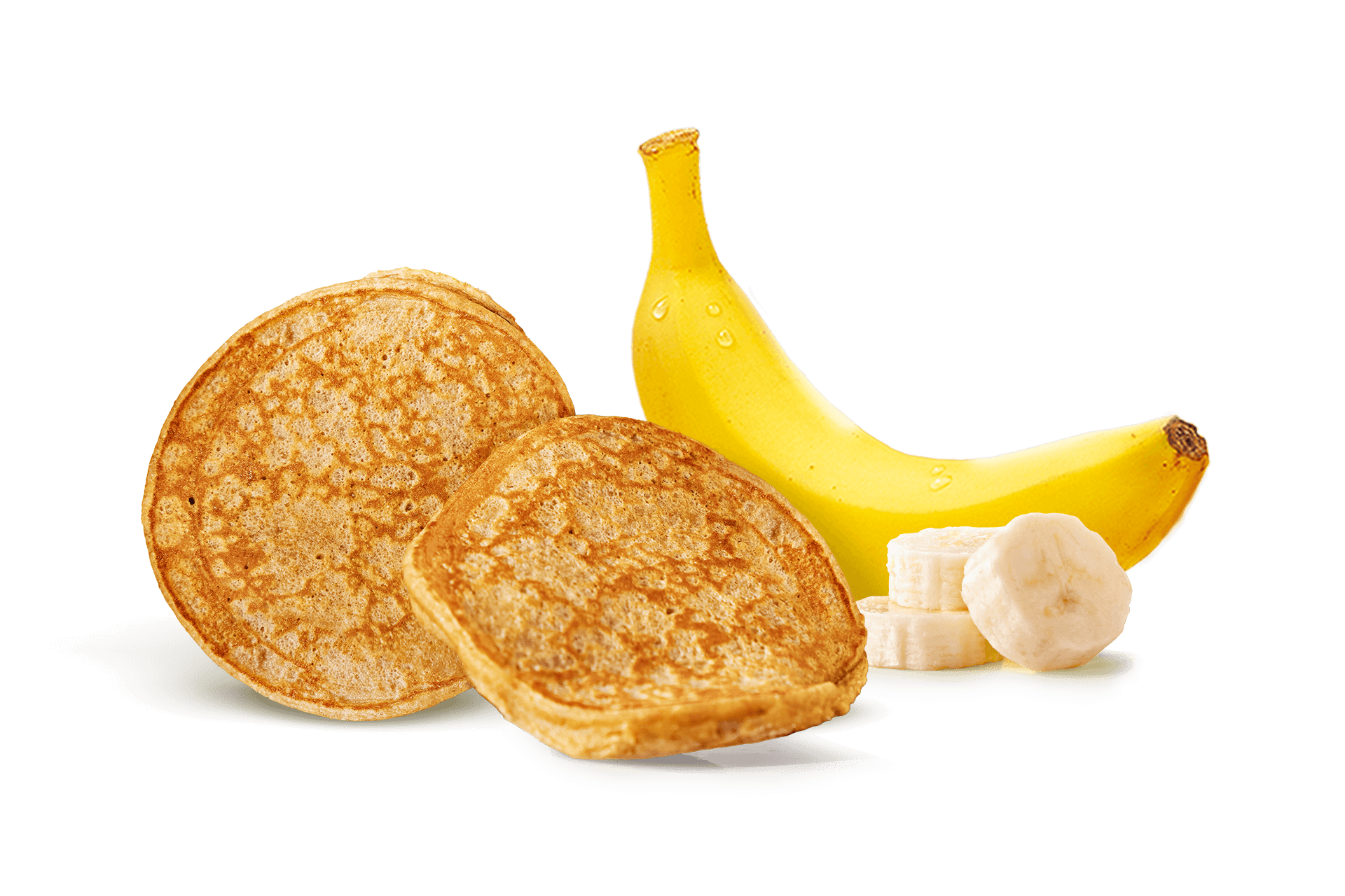 Zwei Pfannkuchen liegen neben einer Banane und mehreren Bananenscheiben auf hellem Untergrund.