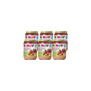 Sechserpack HiPP Bio Babygläschen Apfel-Erdbeere-Johannisbeere auf Grieß, 6 x 190 g, vor schwarzem Hintergrund