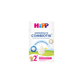 HiPP Kindermilch Combiotik 2+ Packung mit Wiese, Milch-Tropfen und Bärchen-Illustration auf weiß-grünem Hintergrund