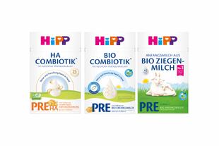 Drei HiPP PRE Milchnahrungen nebeneinander: HA COMBIOTIK, BIO COMBIOTIK und PRE Anfangsmilch aus Bio Ziegenmilch.
