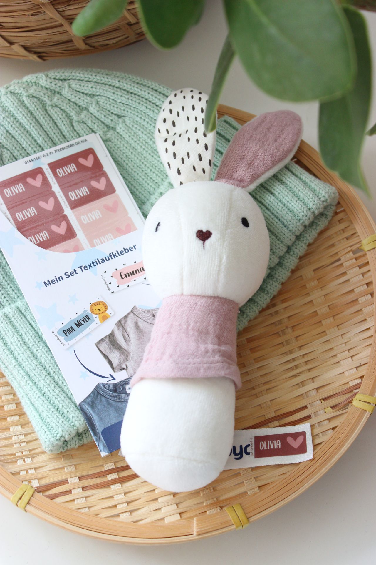 Stoffhase mit Namensschild