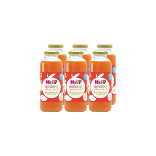 Sechserpack 330-ml-Flaschen HiPP 100% Bio Direktsaft Multifrucht mit Karotte vor schwarzem Hintergrund