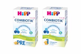 Zwei Packungen HiPP PRE BIO COMBIOTIK® und HiPP 1 BIO COMBIOTIK® Anfangsmilch mit Bio-Siegel nebeneinander.