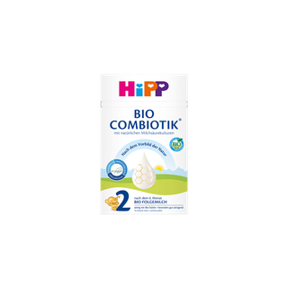 HiPP 2 BIO COMBIOTIK® Folgemilch Packung für Babys nach dem 6. Monat vor schwarzem Hintergrund