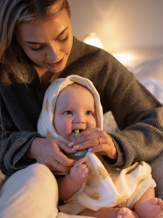 Mum brushing her baby’s teeth