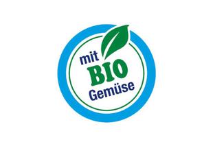 Rundes Siegel mit grünem Blatt und Aufschrift „mit BIO Gemüse“ als Hinweis auf hochwertige Bio-Zutaten.
