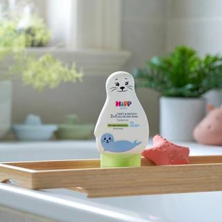 HiPP Kids all-in-one wash seal on a bath shelf