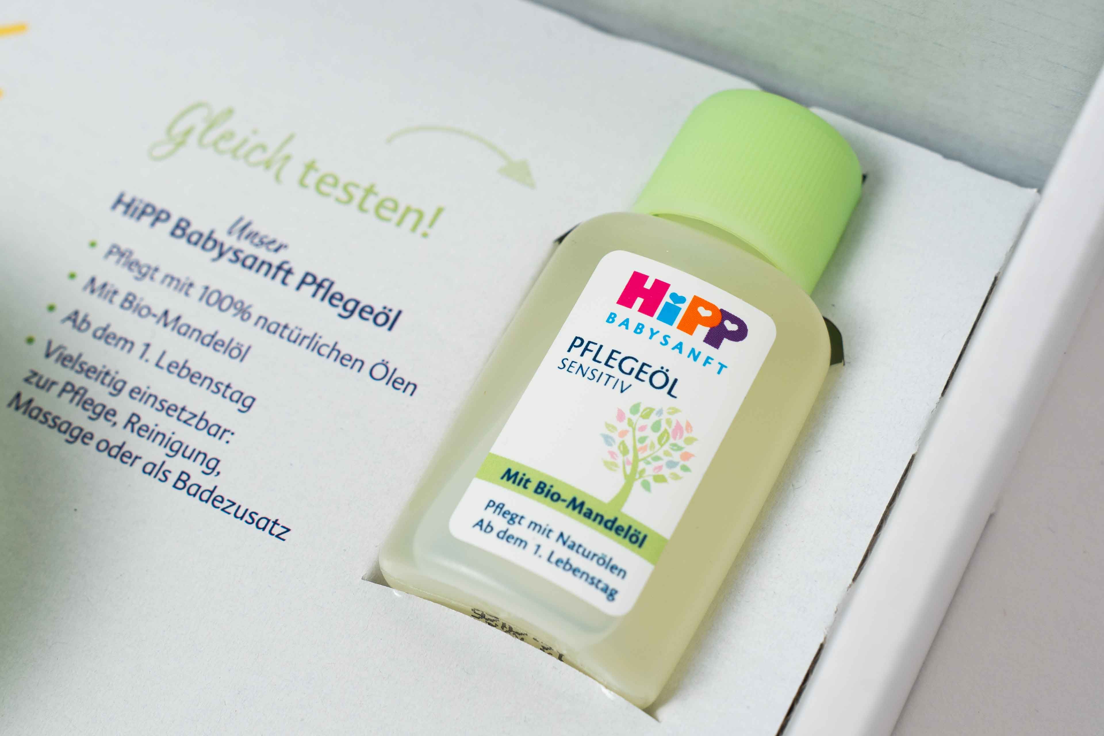 Flasche HiPP Babysanft Pflegeöl mit grünem Deckel in Verpackung mit Text zu Inhaltsstoffen und Anwendung