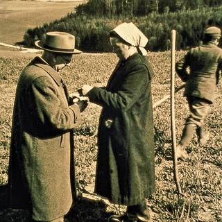 Dr. Hans Müller (organic pioneer, Switzerland) with Mr. and Mrs. Kolb (manager of Ehrensberger Hof) at the Ehrensberger Hof