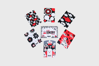 Pack of black and white sensory development cards