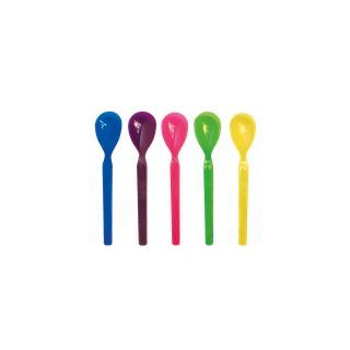 Fünf bunte Breilöffel in Blau, Lila, Pink, Grün und Gelb nebeneinander