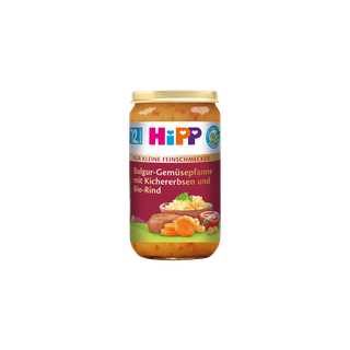 HiPP Glas Bulgur-Gemüsepfanne mit Kichererbsen und Bio-Rind für Babys ab 12 Monaten vor schwarzem Hintergrund