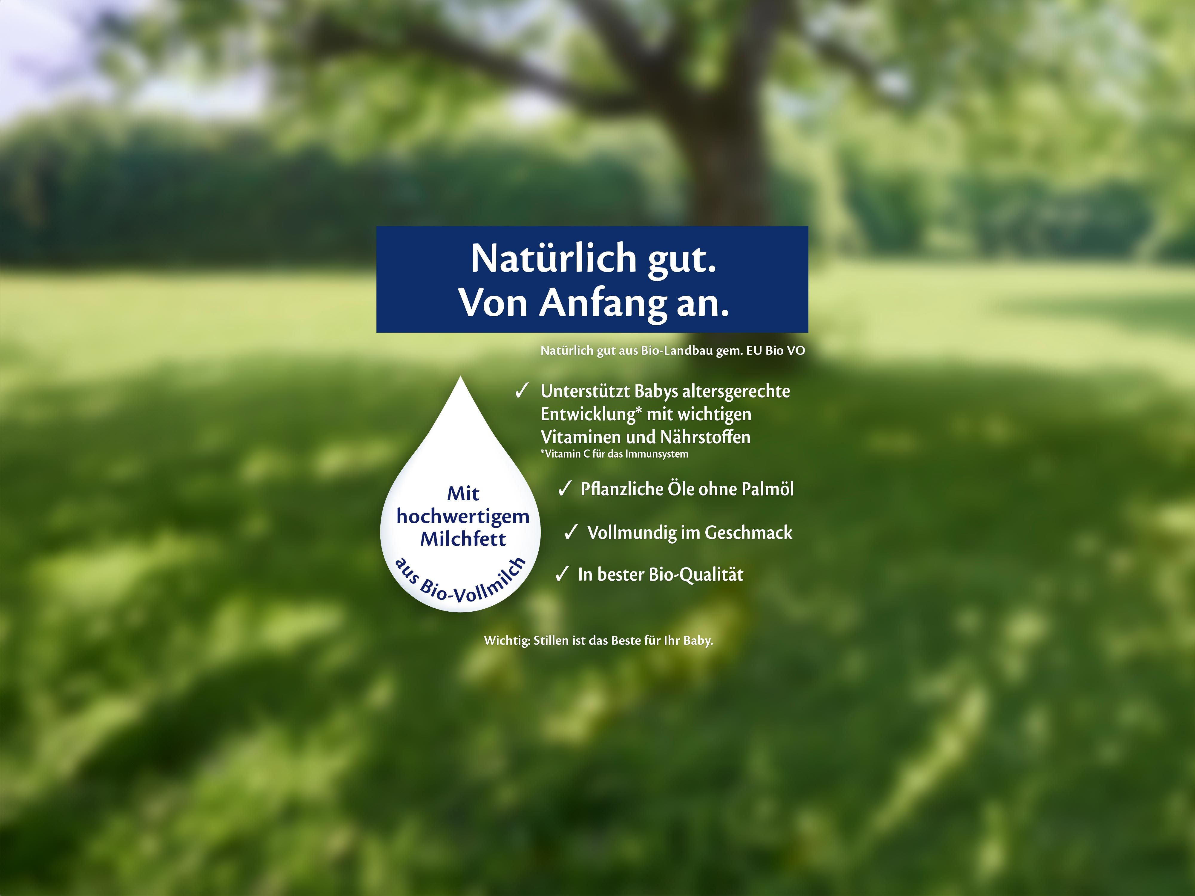 Grüne Wiese mit großem Baum im Hintergrund, darüber Text zu HiPP PRE PUR Bio-Milchfett, Vitaminen und Bio-Qualität.
