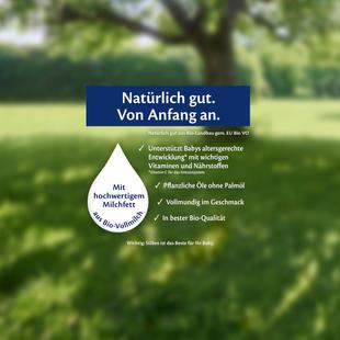 Grüne Wiese mit großem Baum im Hintergrund, darüber Text zu HiPP PRE PUR Bio-Milchfett, Vitaminen und Bio-Qualität.
