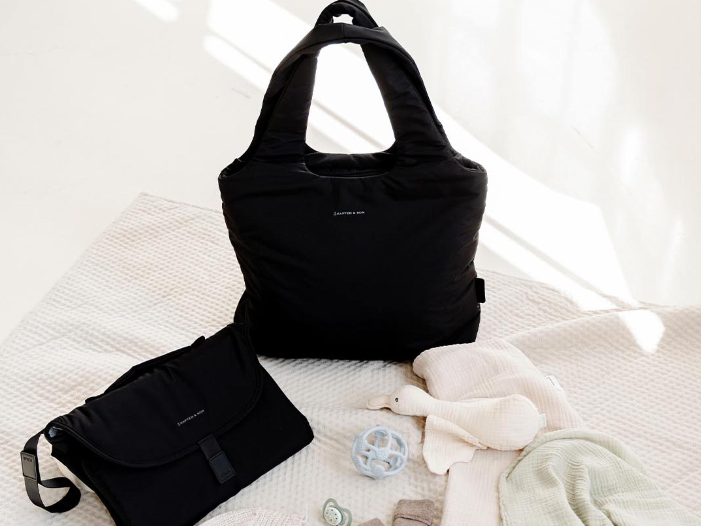 Inlay-Set inkl. passendem Shopper – Essentials kompakt organisiert, flexibel einsetzbar und unterwegs jederzeit schnell griffbereit.