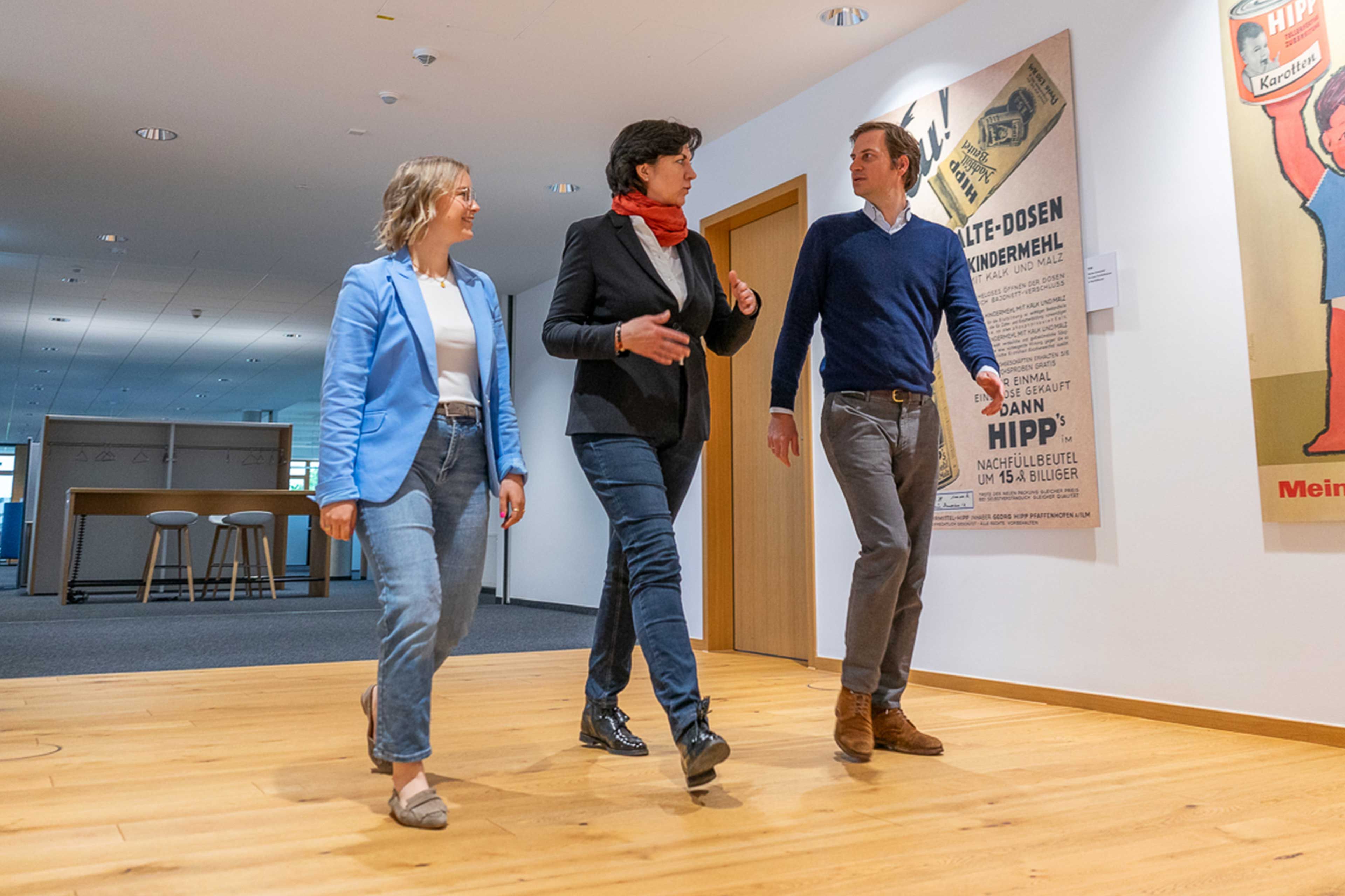 Drei HiPP berufserfahrene HiPP Mitarbeiter*innen