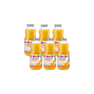 Sechserpack HiPP Bio Frucht + Vitamin C Multifrucht Saftflaschen à 500 ml vor schwarzem Hintergrund