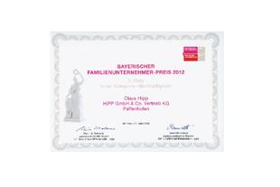 Urkunde zum Bayerischen Familienunternehmer-Preis 2012, 2. Platz Nachhaltigkeit für Claus Hipp und HiPP GmbH & Co. Vertrieb KG.