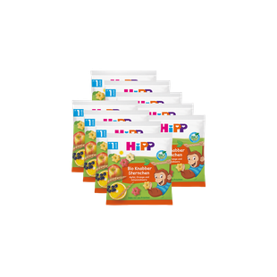9er Pack HiPP Bio Knabber Sternchen Apfel-Orange-Johannisbeere Snacks für Kleinkinder auf schwarzem Hintergrund