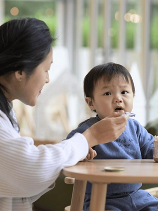 Toddler refusing food from spoon