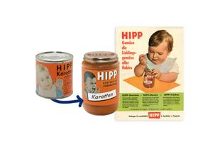 Historische HiPP-Werbung: von Karotten-Dose zum Babygläschen, daneben ein Baby, das selbstständig aus dem HiPP-Glas isst.