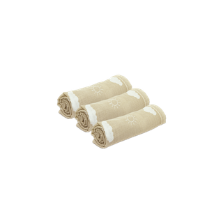 3 beige, gerollte Baby-Tücher aus 100 % Bio-Baumwolle (50x50 cm) mit eingewebtem Sonnenmotiv, nebeneinander liegend